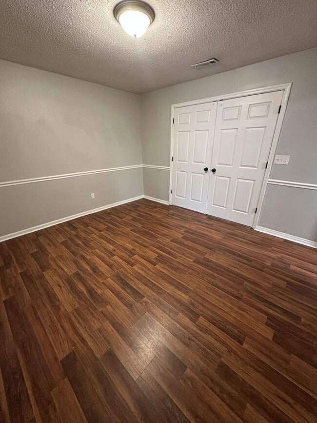 Building Photo - 3 Bedroom Townhome in Hixson! Pet-friendly!