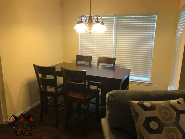 Building Photo - Spacious 2 Bedroom Condo with Parking in G...