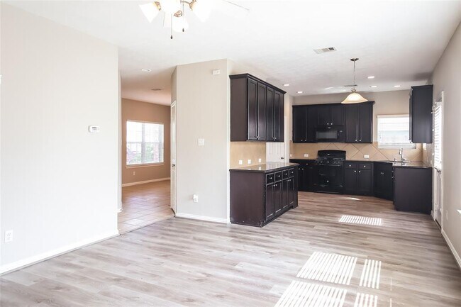 Building Photo - 8023 Louise Oak Ct