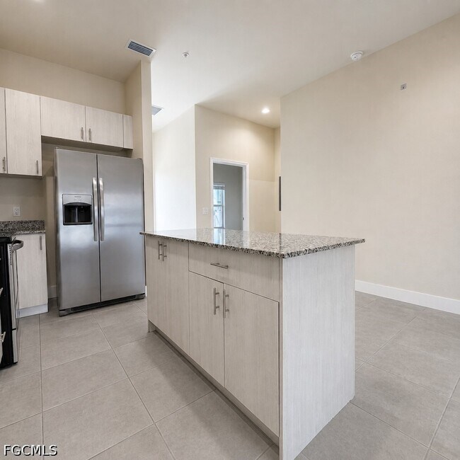 Building Photo - 3313 SW 8th Pl