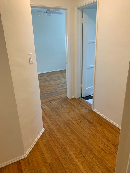 Building Photo - 9828 Vidor Dr