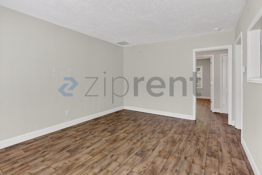 Building Photo - Unit 2