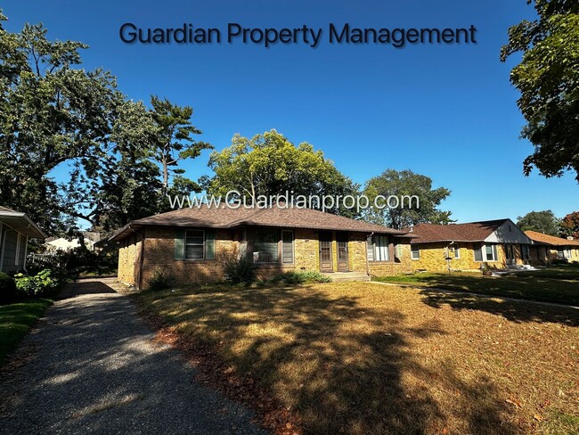 Primary Photo - Spacious Richfield Side by Side, Renovated...