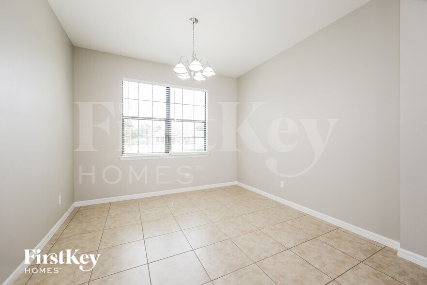 Building Photo - 2220 SW 3rd Ave