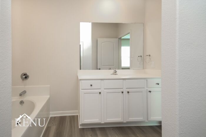 Building Photo - 25314 Shadowdale Dr