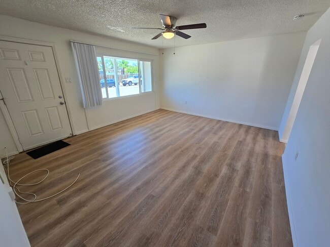Building Photo - Clairemont  3br, 1 ba. Detached Home.