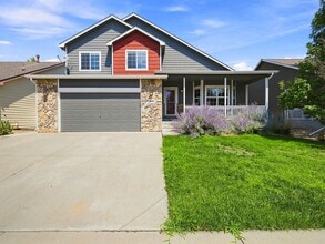 Building Photo - Beautiful 3 bed 2.5 Bath Home in East Loveland, CO!