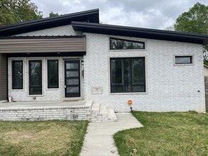 Building Photo - 606 E 23rd St