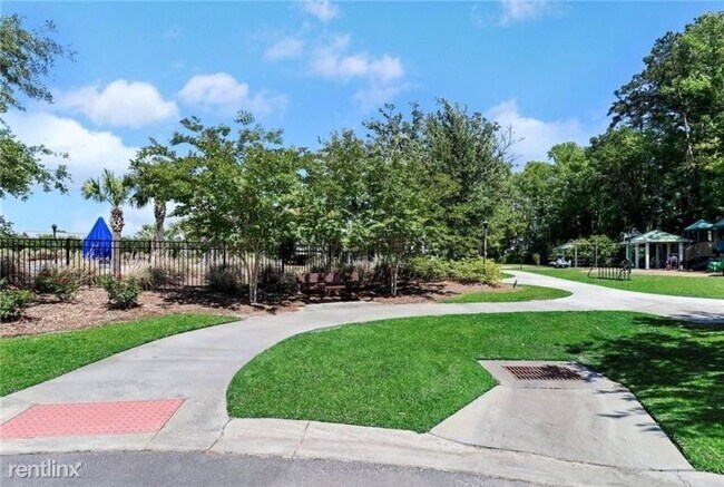 Building Photo - 3 br, 2.5 bath Townhome - 244 Lake Lily Dr