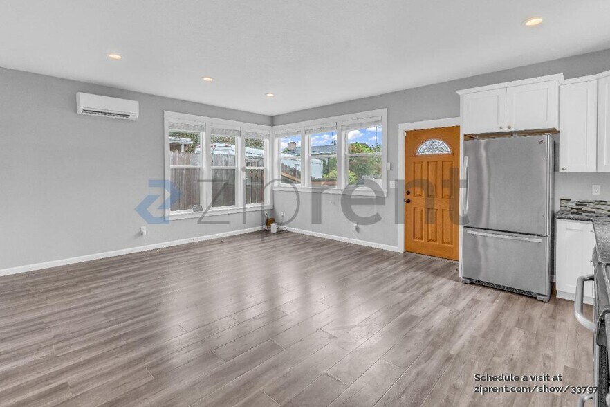 Building Photo - 4451 SE 117th Ave