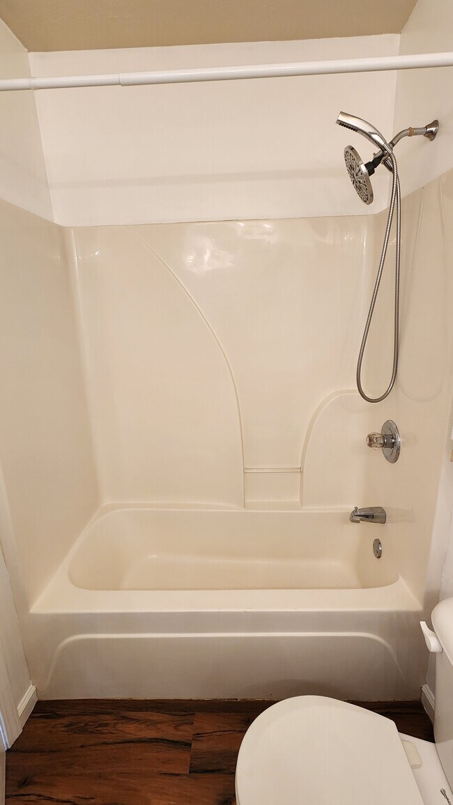 Building Photo - 1524 Mayberry Ln