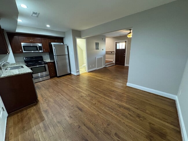 Building Photo - 422 State St