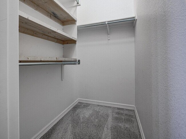 Building Photo - 2785 Lake Forest Dr