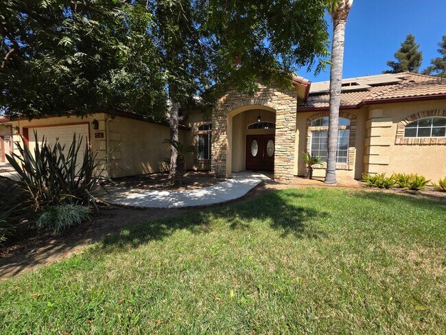 Building Photo - 3 bedroom 2 bathroom in a desirable SE Vis...