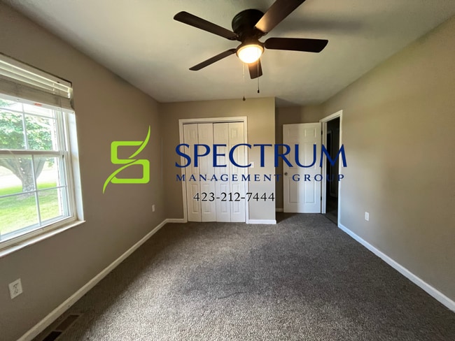 Building Photo - 3 bedroom 2 bath single family home