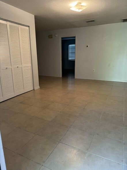 Building Photo - 155 Denice Dr