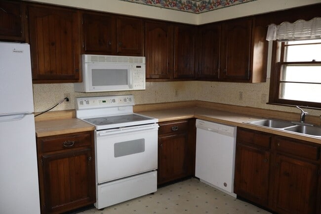 Building Photo - 1900 S El Dorado Dr