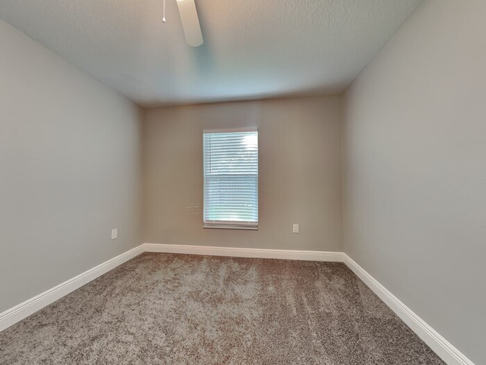 Building Photo - 14915 Pine Crest Rd