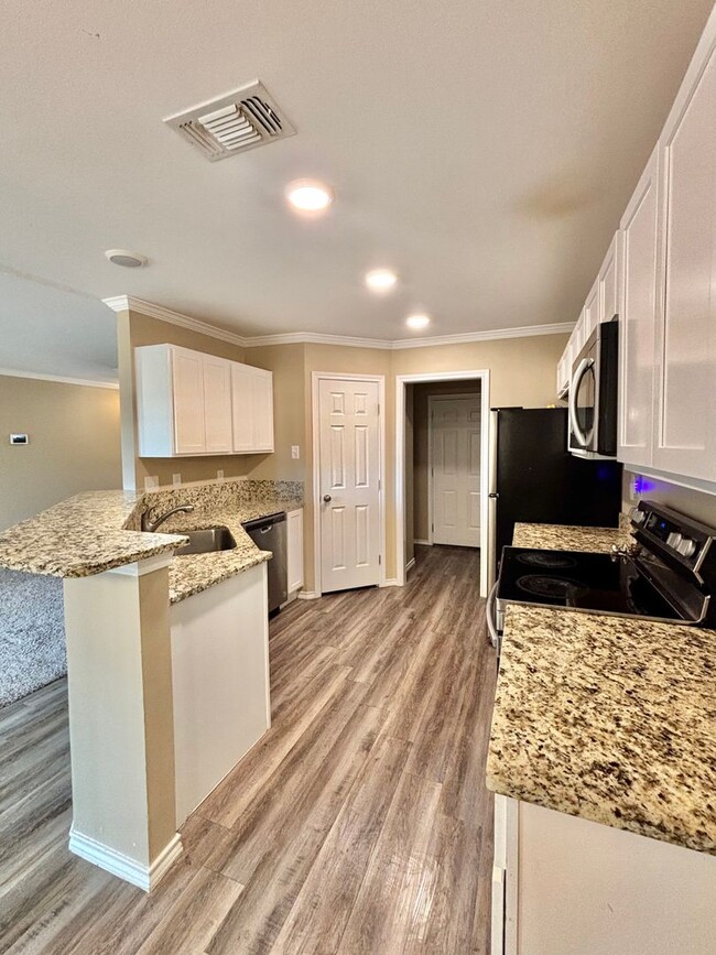 Building Photo - COMING SOON!! 3 Bedroom Home!!