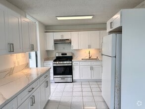 Building Photo - Newly Renovated