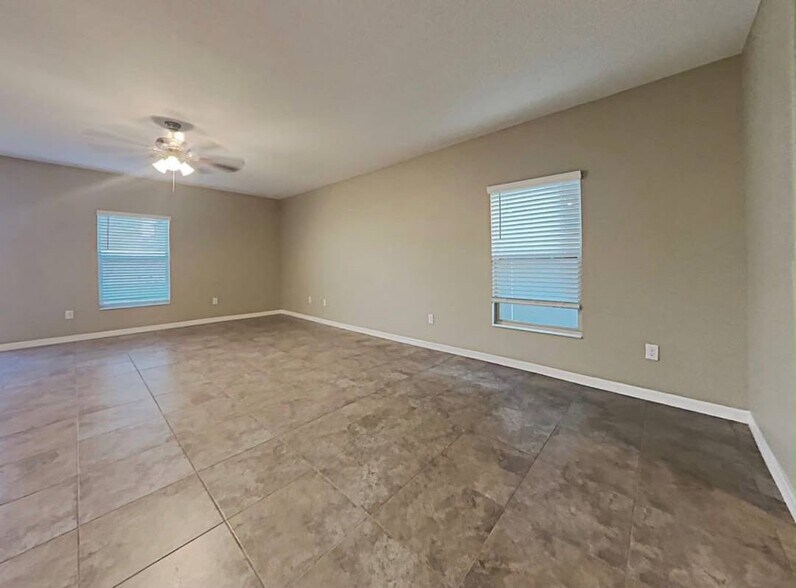Building Photo - 10213 Cool Waterlily Ave