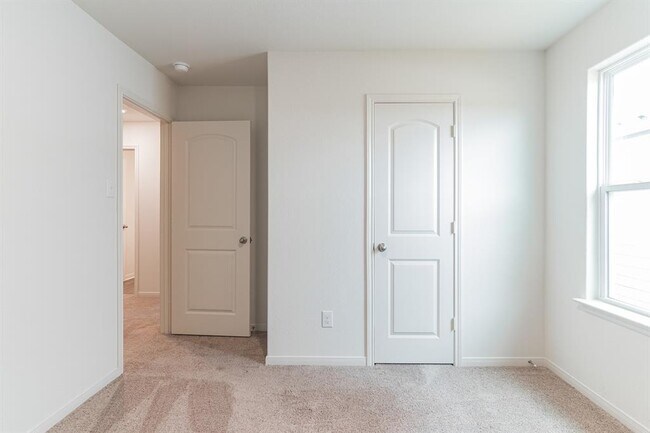 Building Photo - 112 Allington Cir