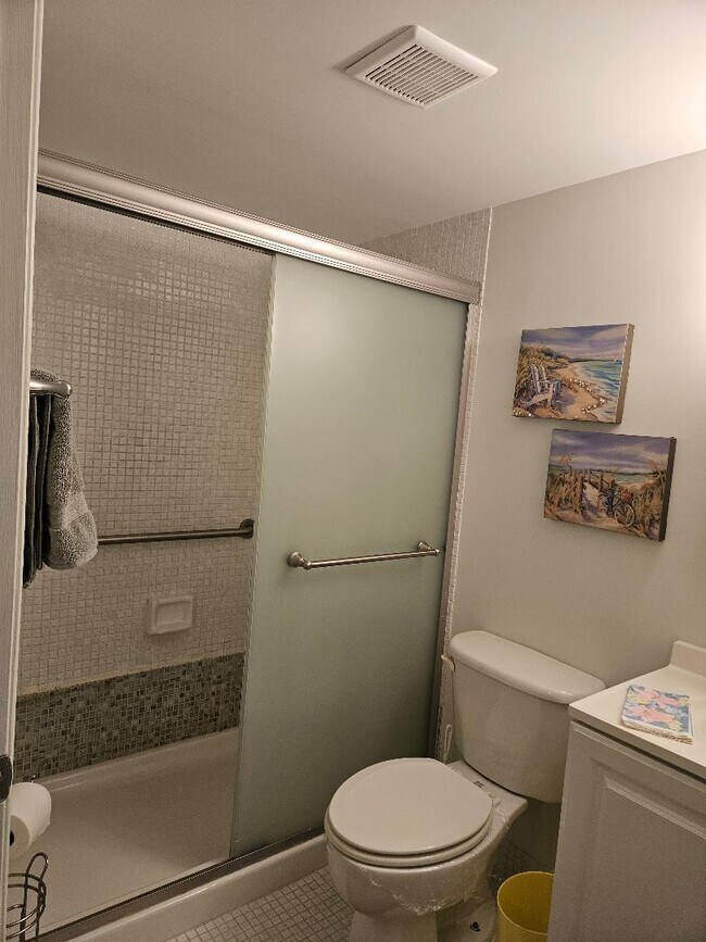 Building Photo - 300 Village Green Cir S