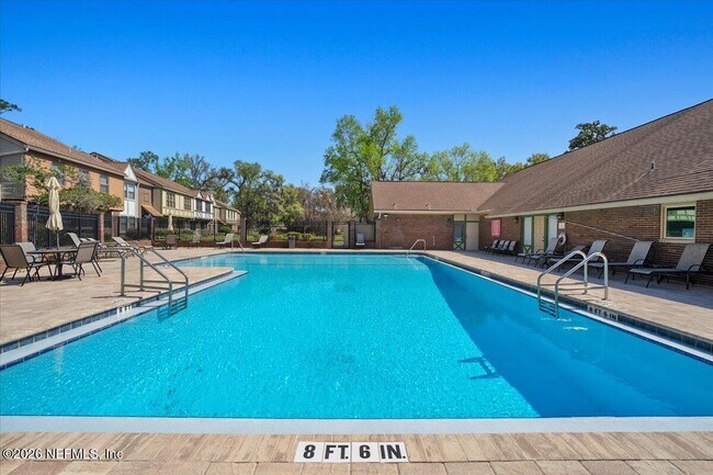 Building Photo - 8140 Sutton Pl N