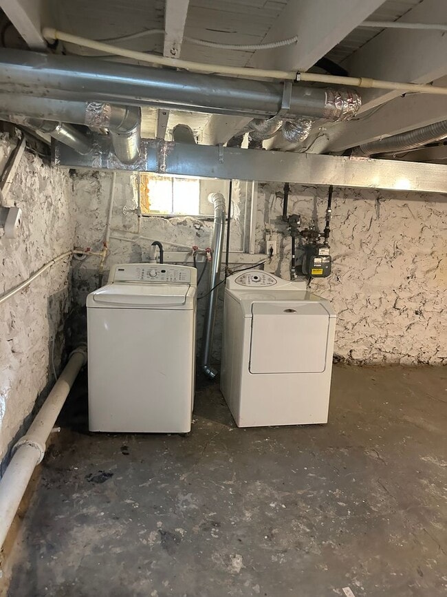 Building Photo - Spacious Renovated Home! Den Space & Bonus Recreation Room in Basement! Central Air! W/D! 2 Car G...