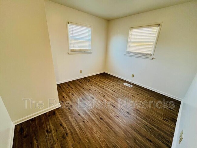 Building Photo - 533 E 52nd St