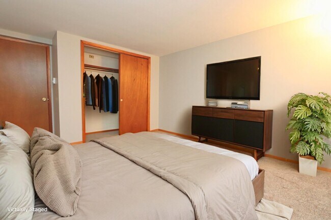 Building Photo - 322 Maple Dr