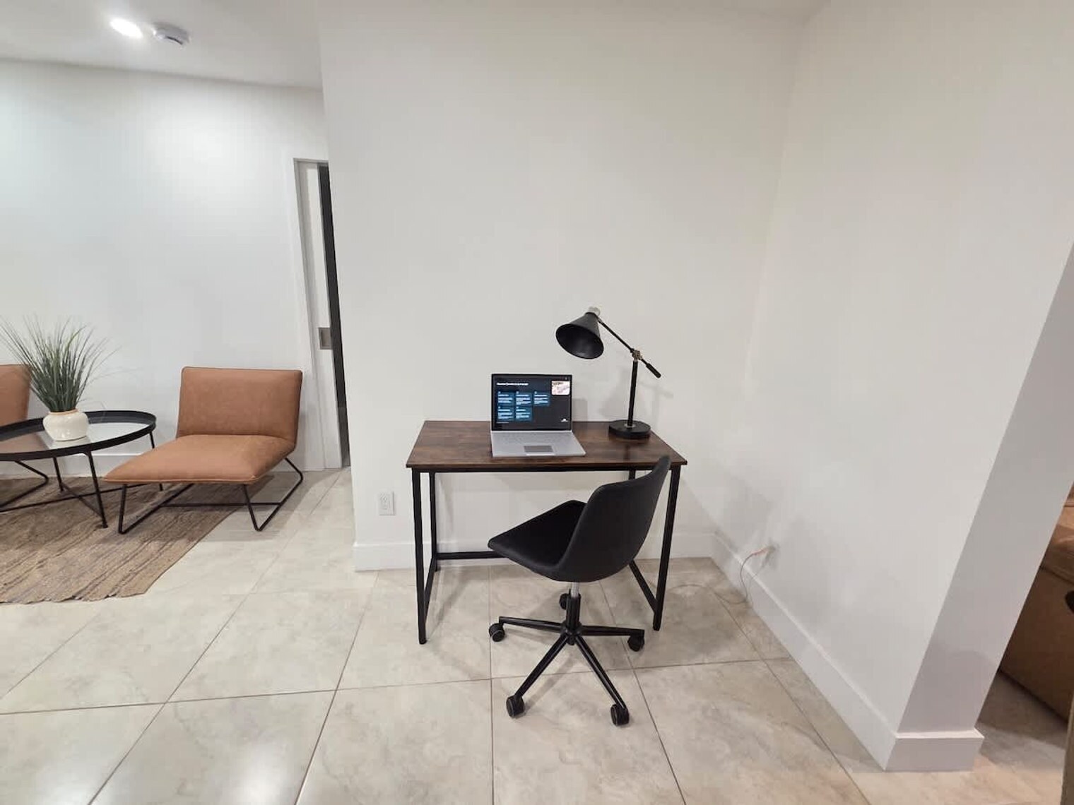 Building Photo - 806 NE 4th St