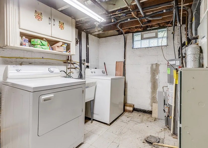 Basement laundry - 133 Hamburg St