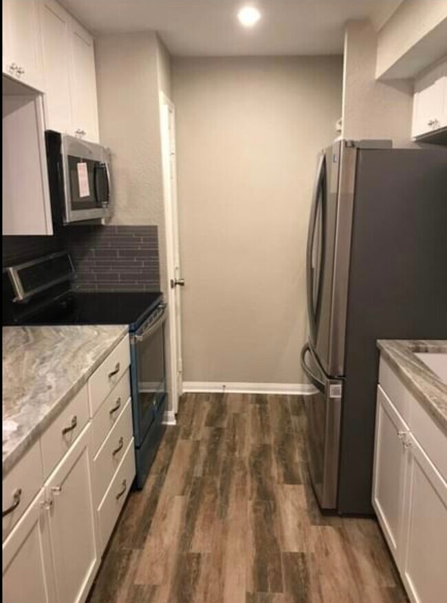 Kitchen - 1880 White Oak Dr