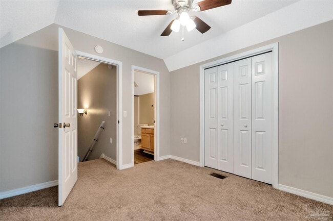 Building Photo - 208 Wildflower Ln