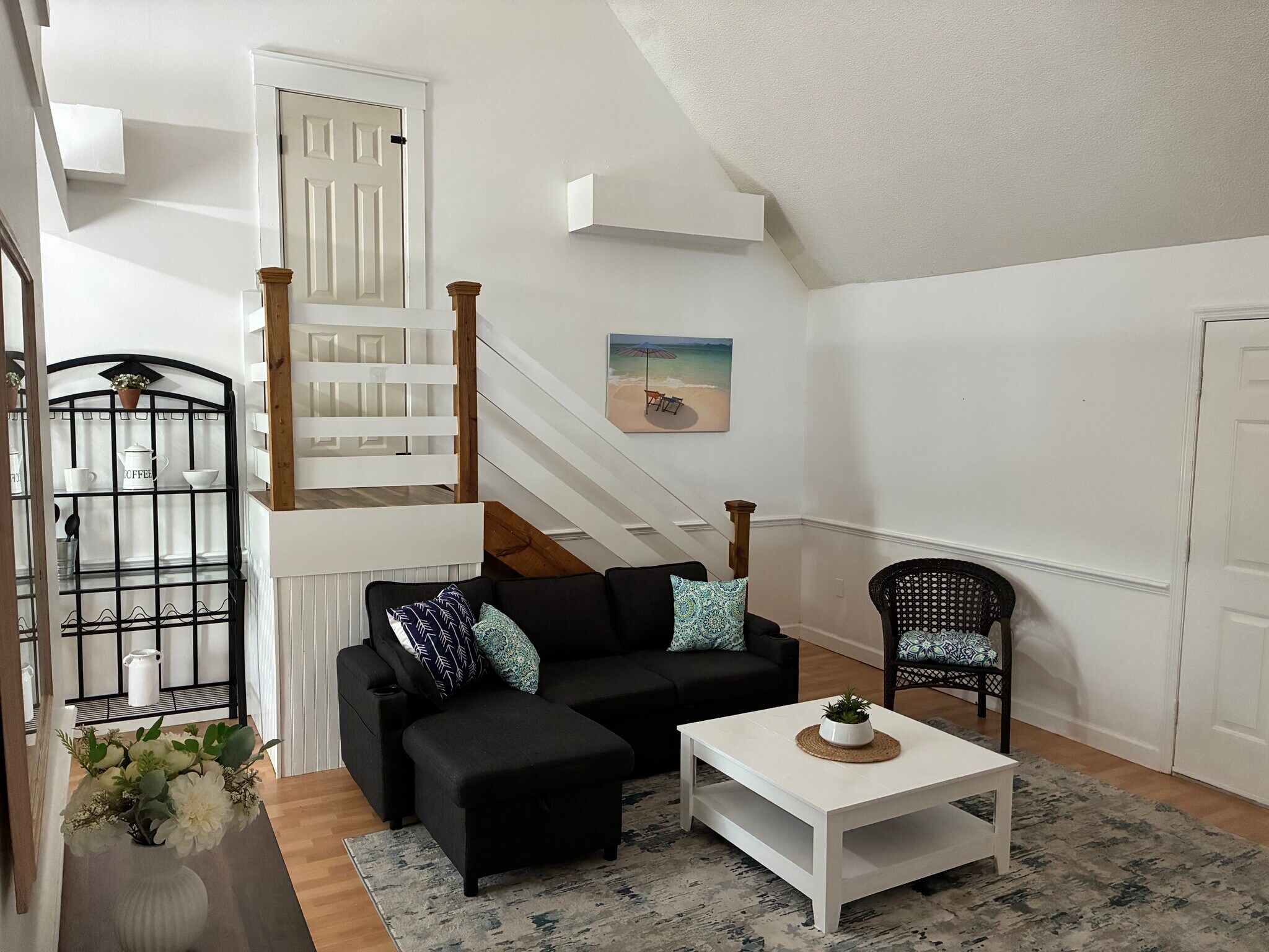 Building Photo - 7447 Hawkins Rd