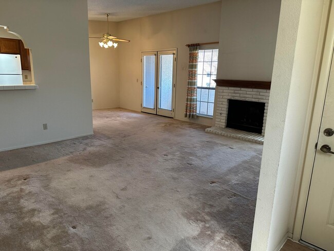 Building Photo - 2 bedroom condo near UNLV