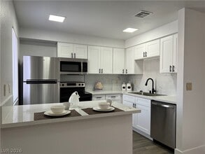 Building Photo - 5080 Indian River Dr