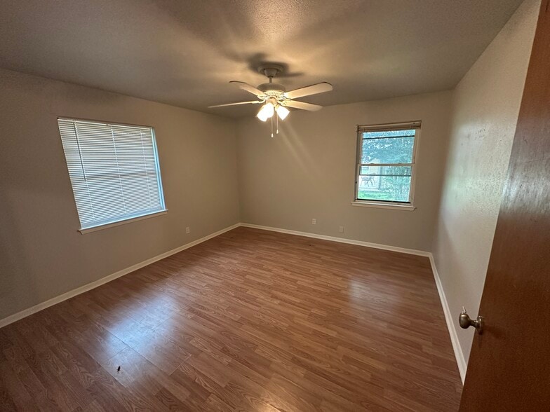 Building Photo - 1614 Venus Dr