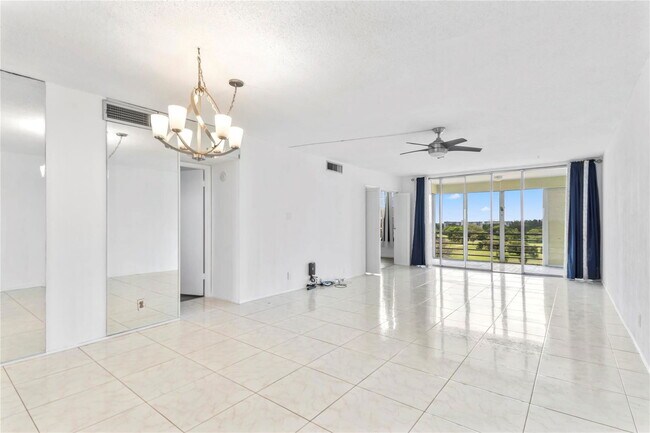 Building Photo - 2671 S Course Dr