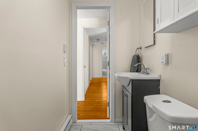 Building Photo - 17 Champlain Dr