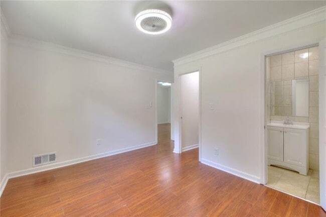 Building Photo - 3946 Green Oak Dr