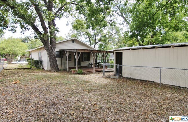 Building Photo - 604 S Academy Ave