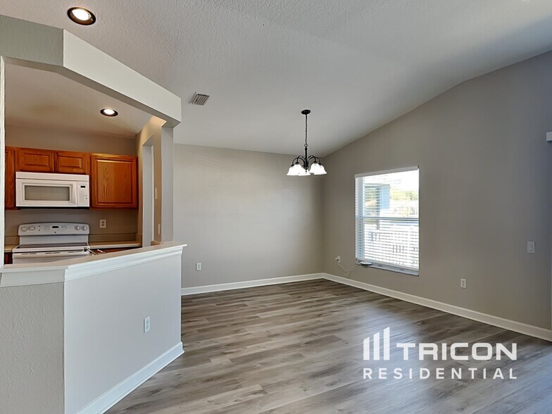 Building Photo - 945 Ridge Haven Dr