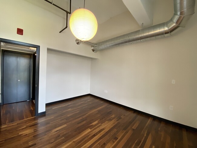 Building Photo - 1060 Broadway