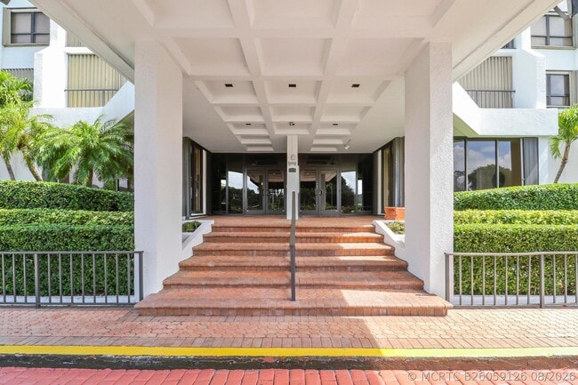 Building Photo - 5600 N Flagler Dr