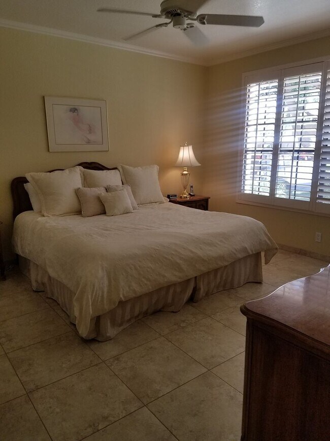 Building Photo - Two bedroom condo