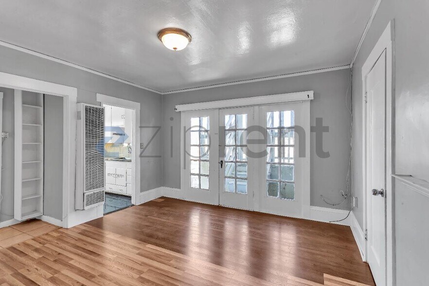 Building Photo - Unit 2