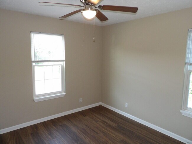Building Photo - 35 Ashwood Ct