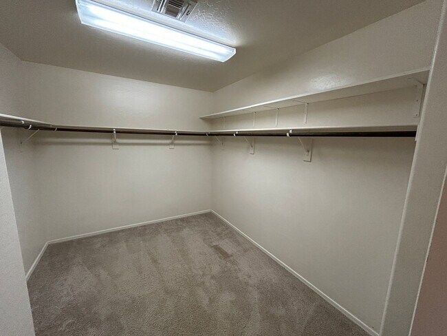 Building Photo - 13026 W Modesto Dr